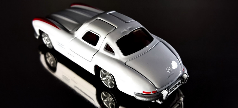 Illustration for article titled LaLD Car Week: A white Merc